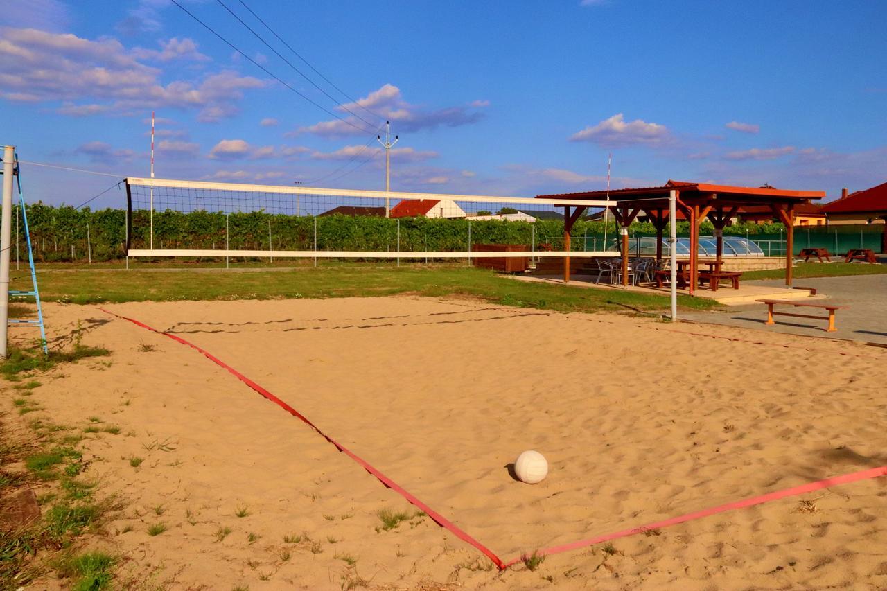 Penzion Kosik Tvrdonice Buitenkant foto