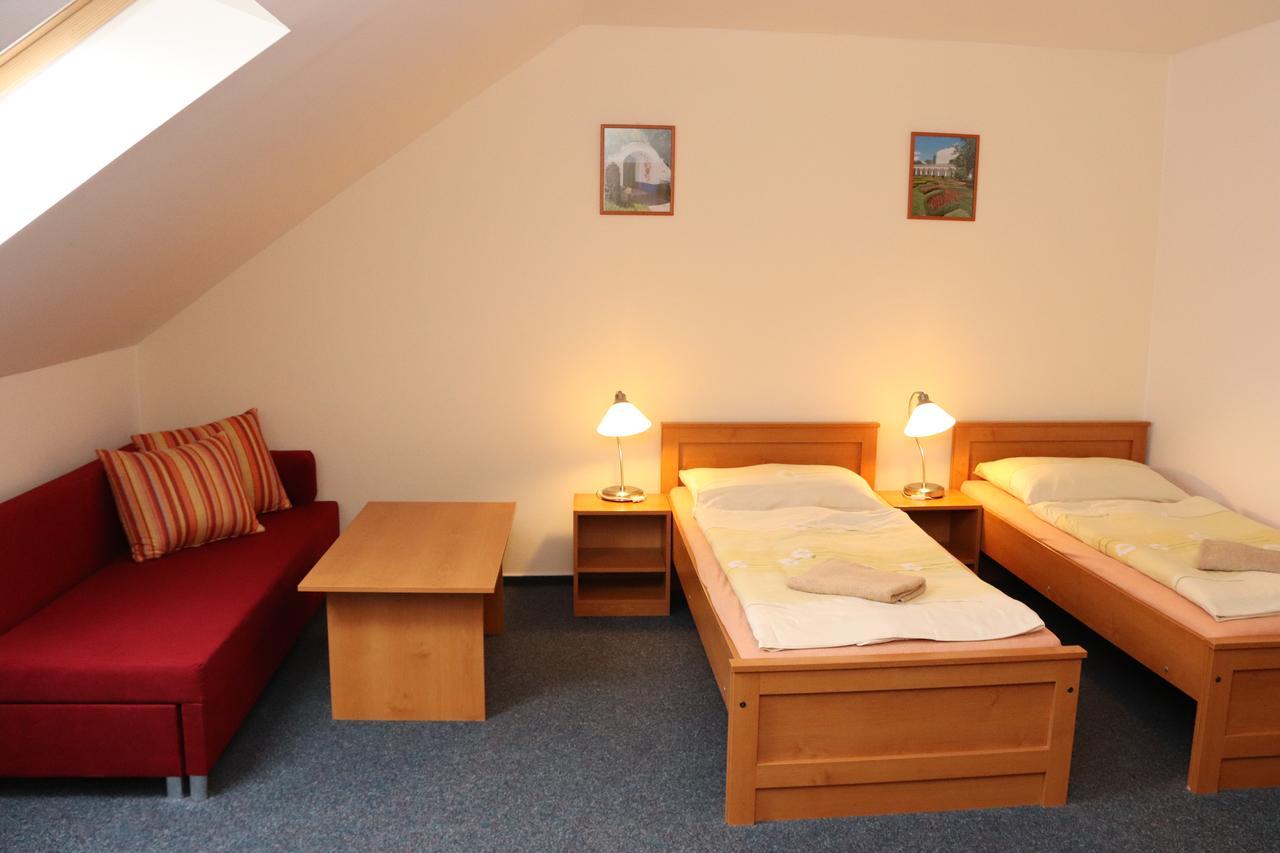 Penzion Kosik Tvrdonice Buitenkant foto