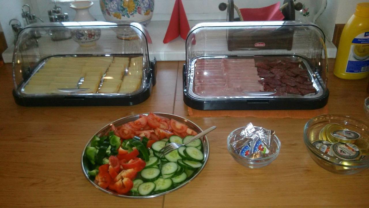 Penzion Kosik Tvrdonice Buitenkant foto