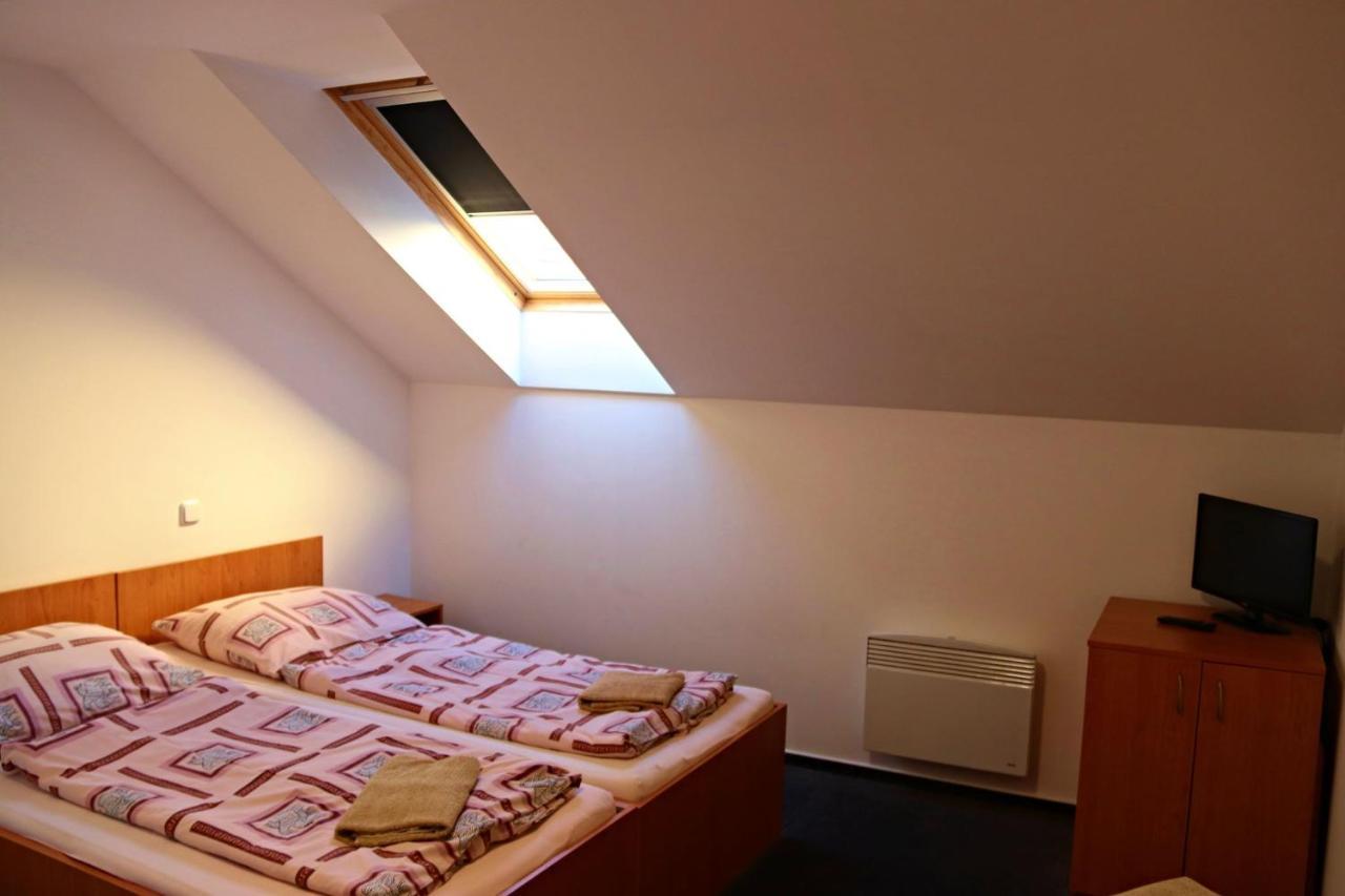 Penzion Kosik Tvrdonice Buitenkant foto